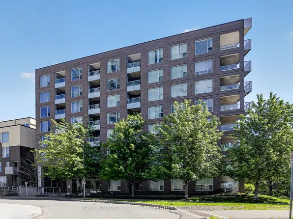 300 Lett St #517, Ottawa, ON K1R 0B8