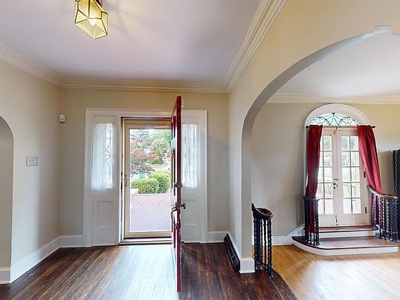2nd image of 2106 Micklethwaite Rd