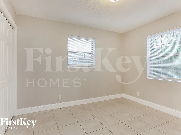 2322 N 28th Ave — Photo 11