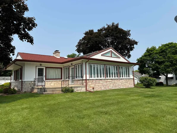 1514 Michigan Ave, Savanna, IL 61074