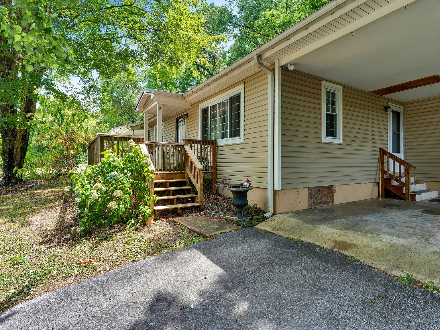 2 bed, 847 sqft, $2,300 — Photo 2