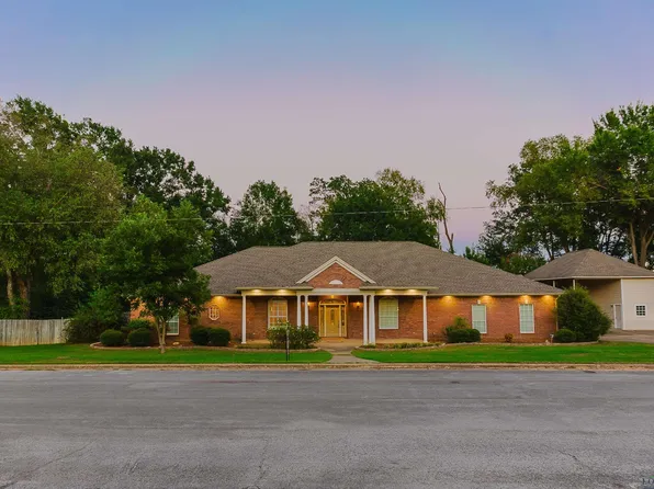 160 Hollybrook St, Gilmer, TX 75644