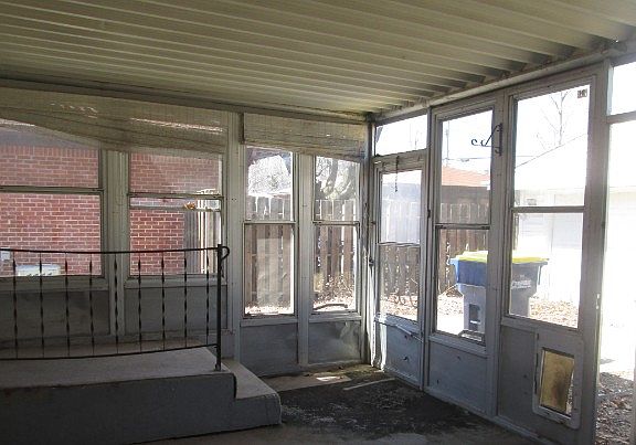 4th image of 5570 Meadowood Dr
