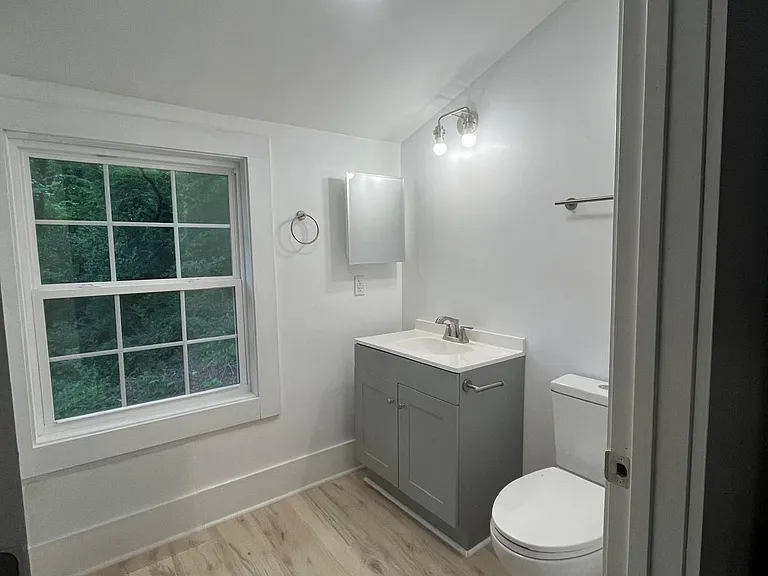 301 Dunstan Ave — Photo 6