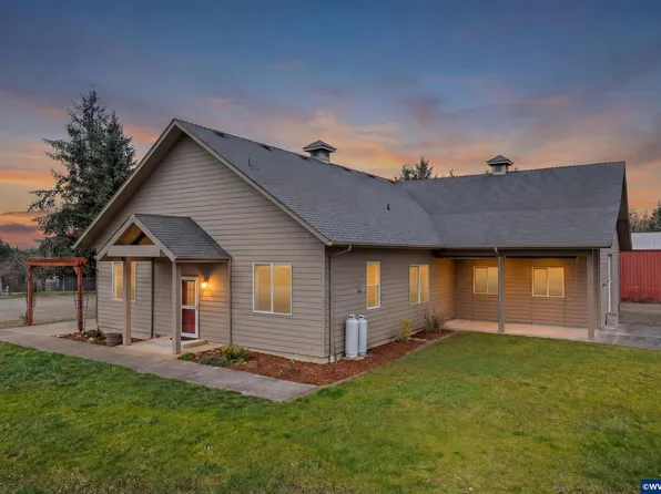 33960 Viewcrest Dr NE, Albany, OR 97322