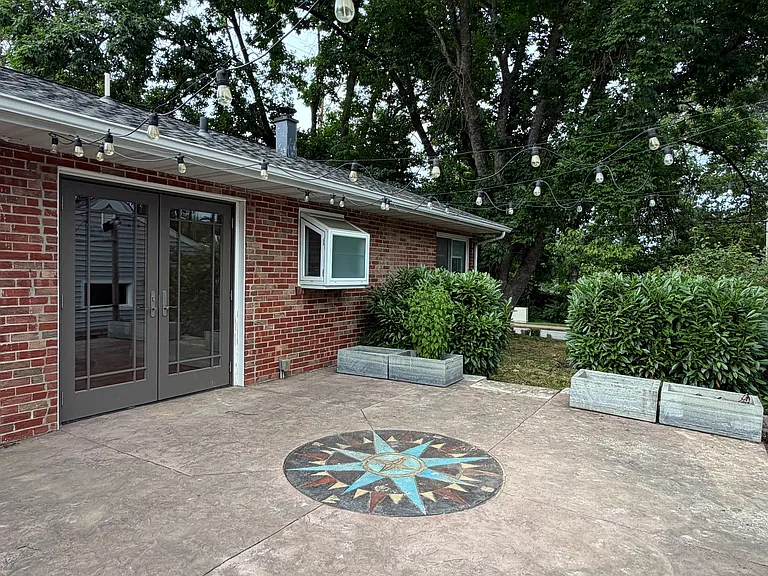 464 Quan Ave — Photo 2