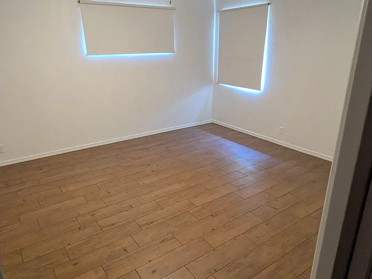 420 W Cheery Lynn Rd — Photo 14
