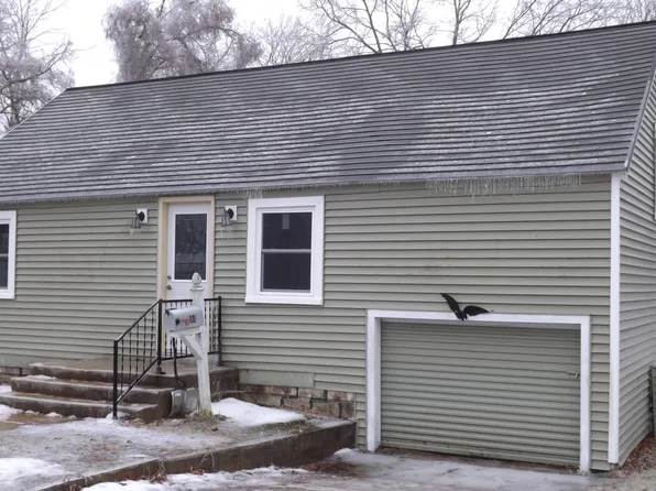 104 Sunnyside Ct, Greenville, MI 48838