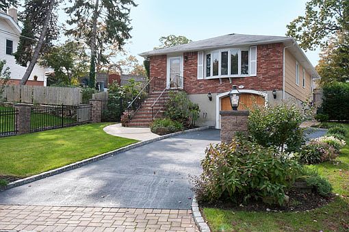 1st image of 32 Hillcrest Dr