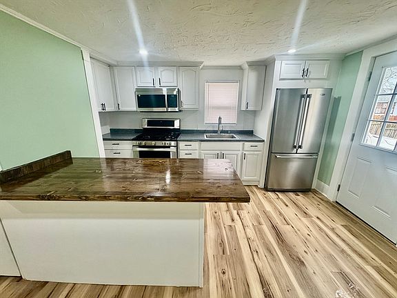 3rd image of 2 Wall Ct