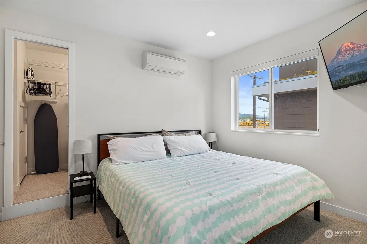 2 bed, 1030 sqft, $2,995 — Photo 4