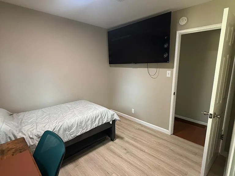 108 Saunders Dr — Photo 9