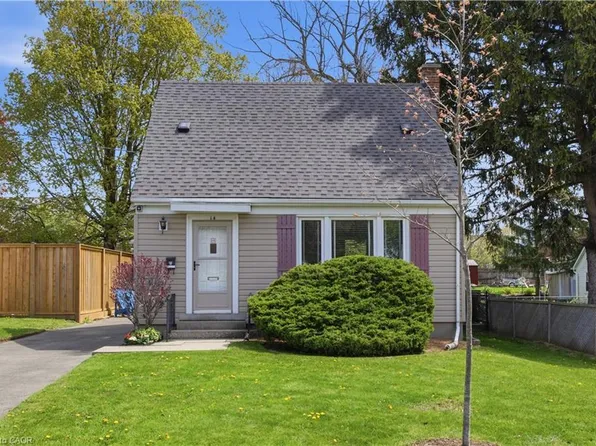 14 Lorne Cres, Kitchener, ON N2M 3Y3