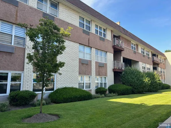 1111 River Rd APT C19, Edgewater, NJ 07020