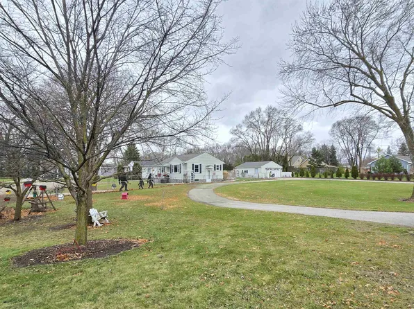 35 Salzburg Rd, Bay City, MI 48706