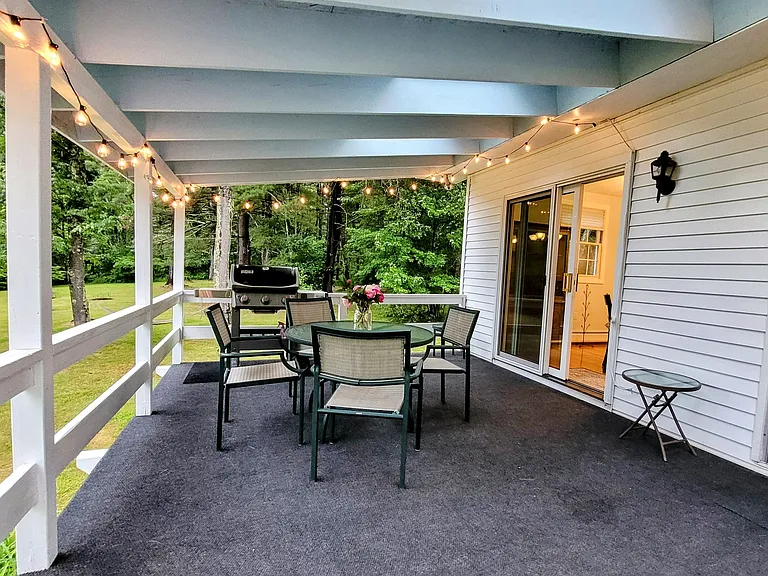281 N Plain Rd — Photo 32