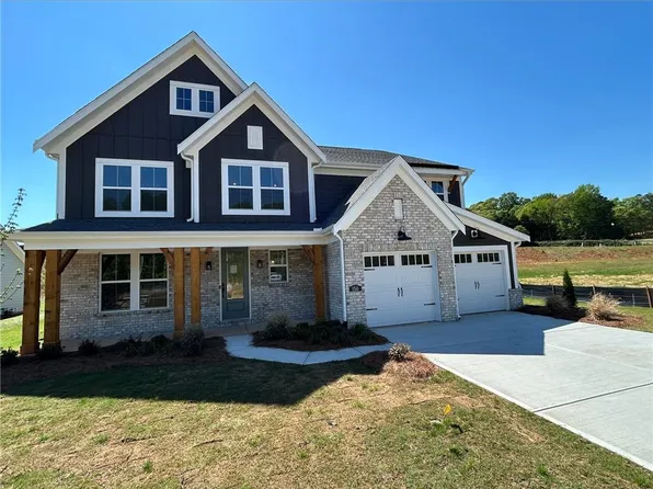 150 Hidden Fields Way, Hoschton, GA 30548