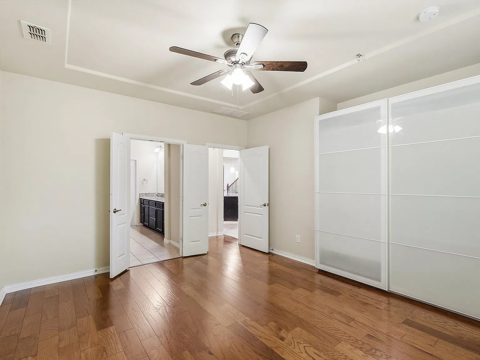 4 bed, 3.5 bath, 2626 sqft, $2,950 — Photo 2