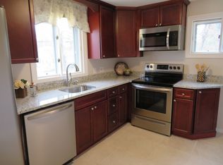 27 Middlebrook Dr, Springfield, MA 01129