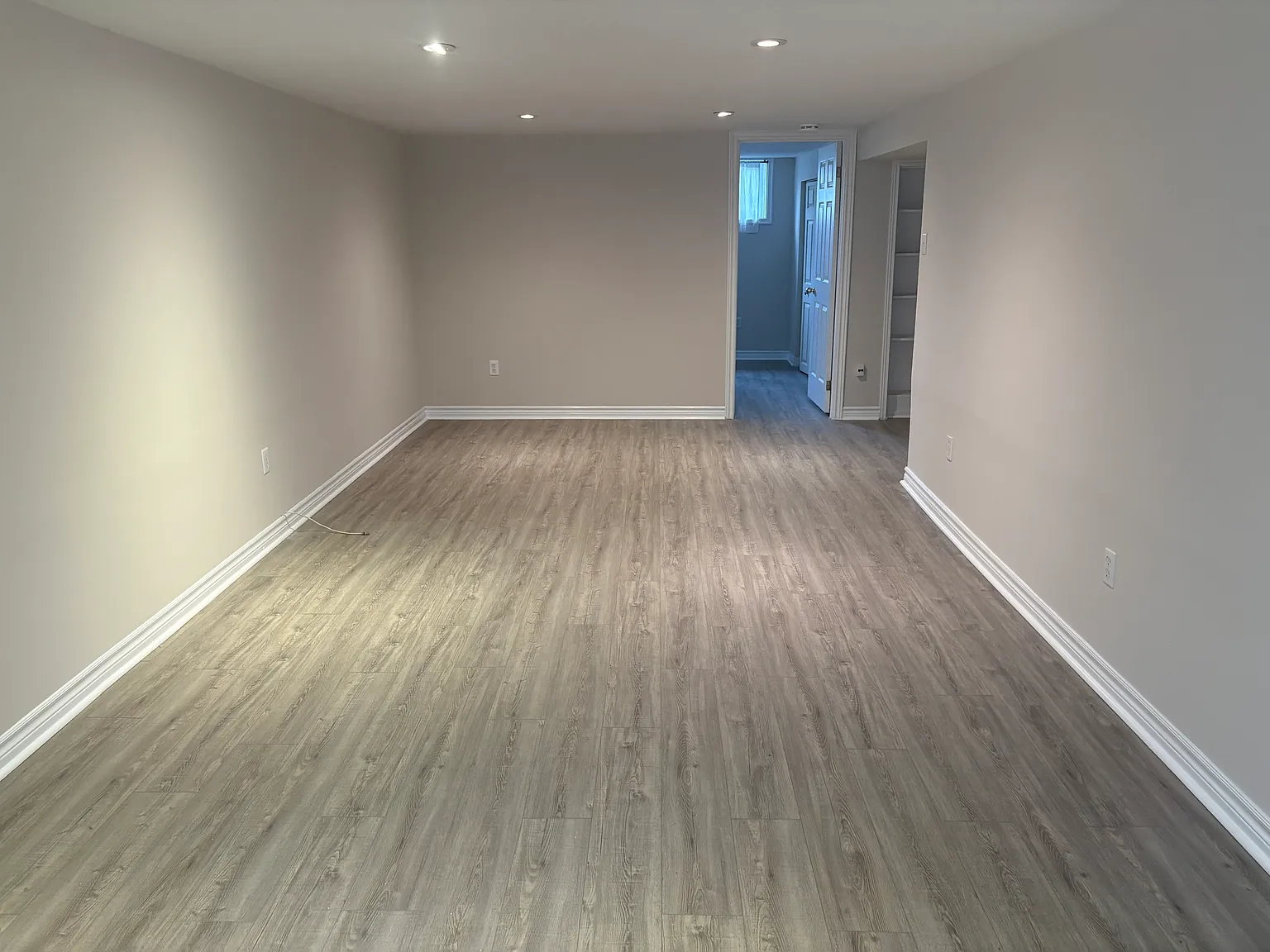 Spcious and Bright 1 Bedroom on East Mountain — Photo 4