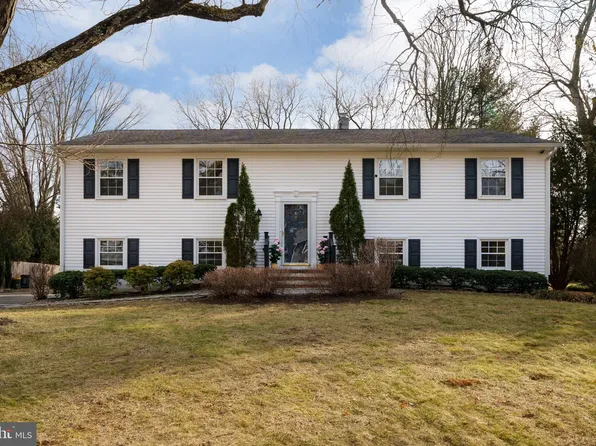 18 Sherbrooke Dr, West Windsor, NJ 08550