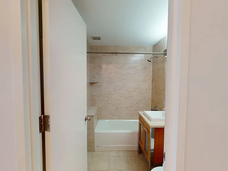 10 Hanover Square — Photo 89