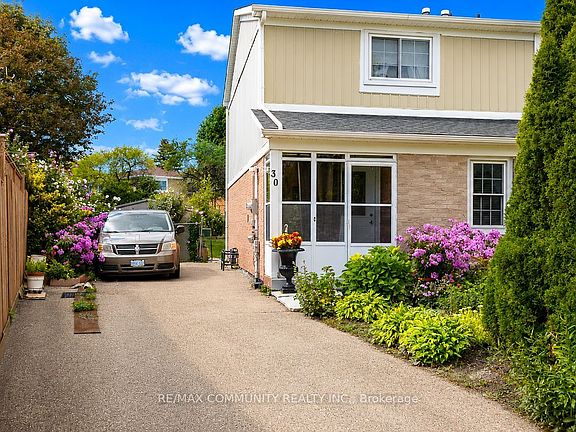 2nd image of 30 Stanbridge Ct