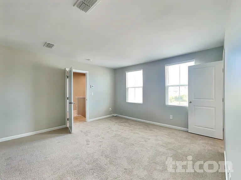 104 Cavesson Ave — Photo 5