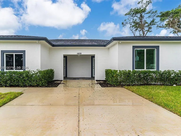 11870 SW 220th St — Photo 2
