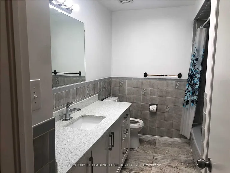 438 Colborne St — Photo 16