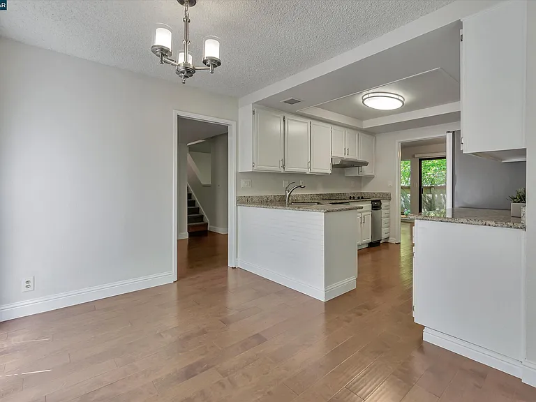 1956 Fair Ridge Ct — Photo 16