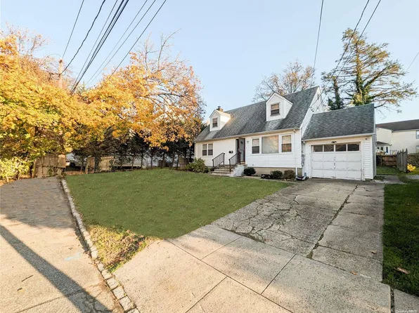 18 Iowa Road, Great Neck, NY 11020