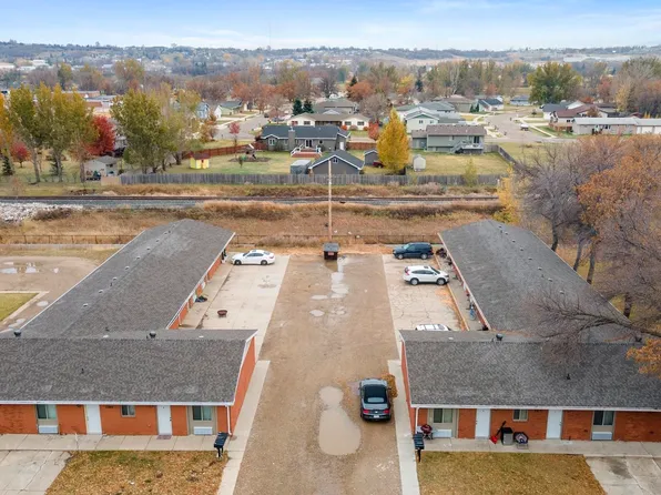 2009 & 2013 2nd St SW, Minot, ND 58701
