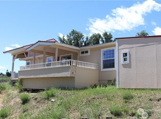 7 Blackler Rd, Oroville, WA 98844