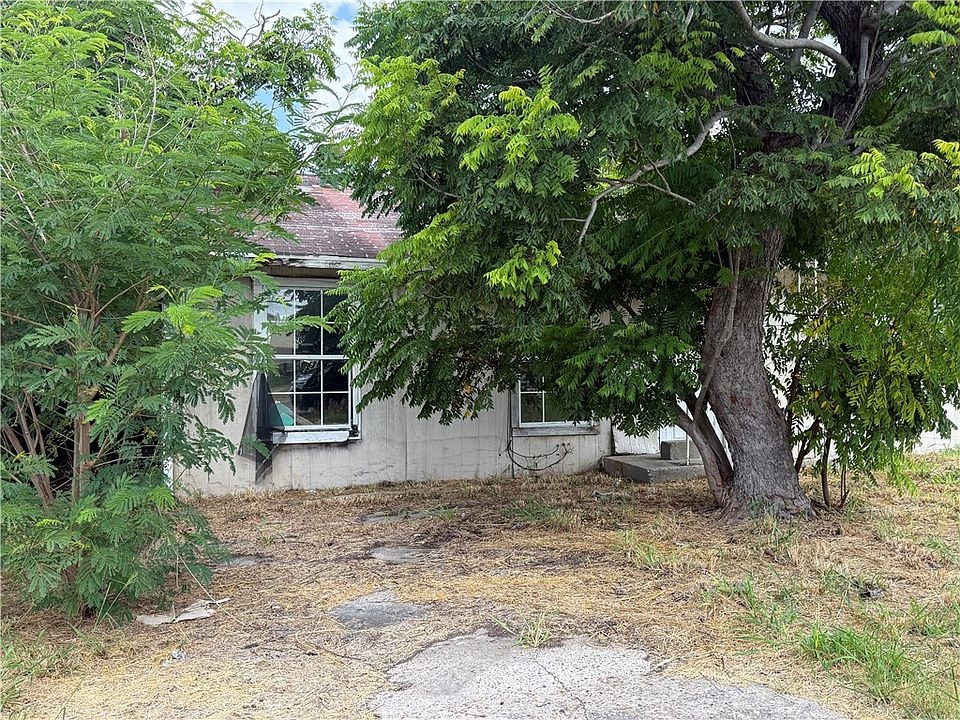 1st image of 614 Lopez St