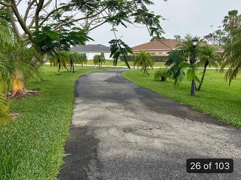 605 Mirror Lakes Dr — Photo 4