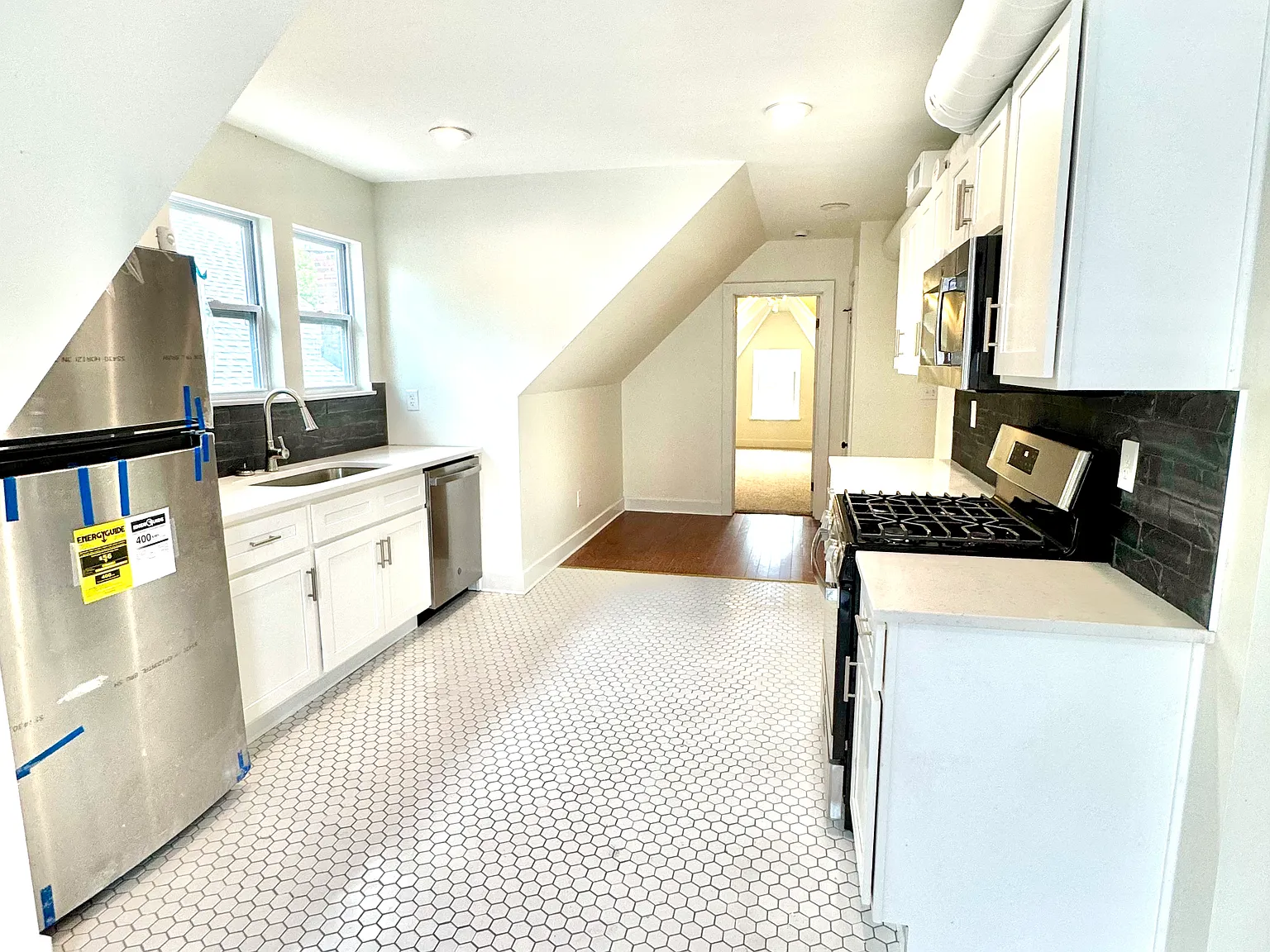 2 bed, 925 sqft, $1,565 — Photo 3