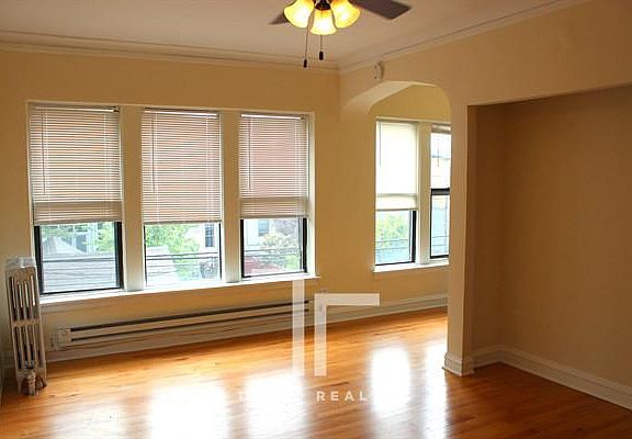 4th image of 4618 N Paulina St