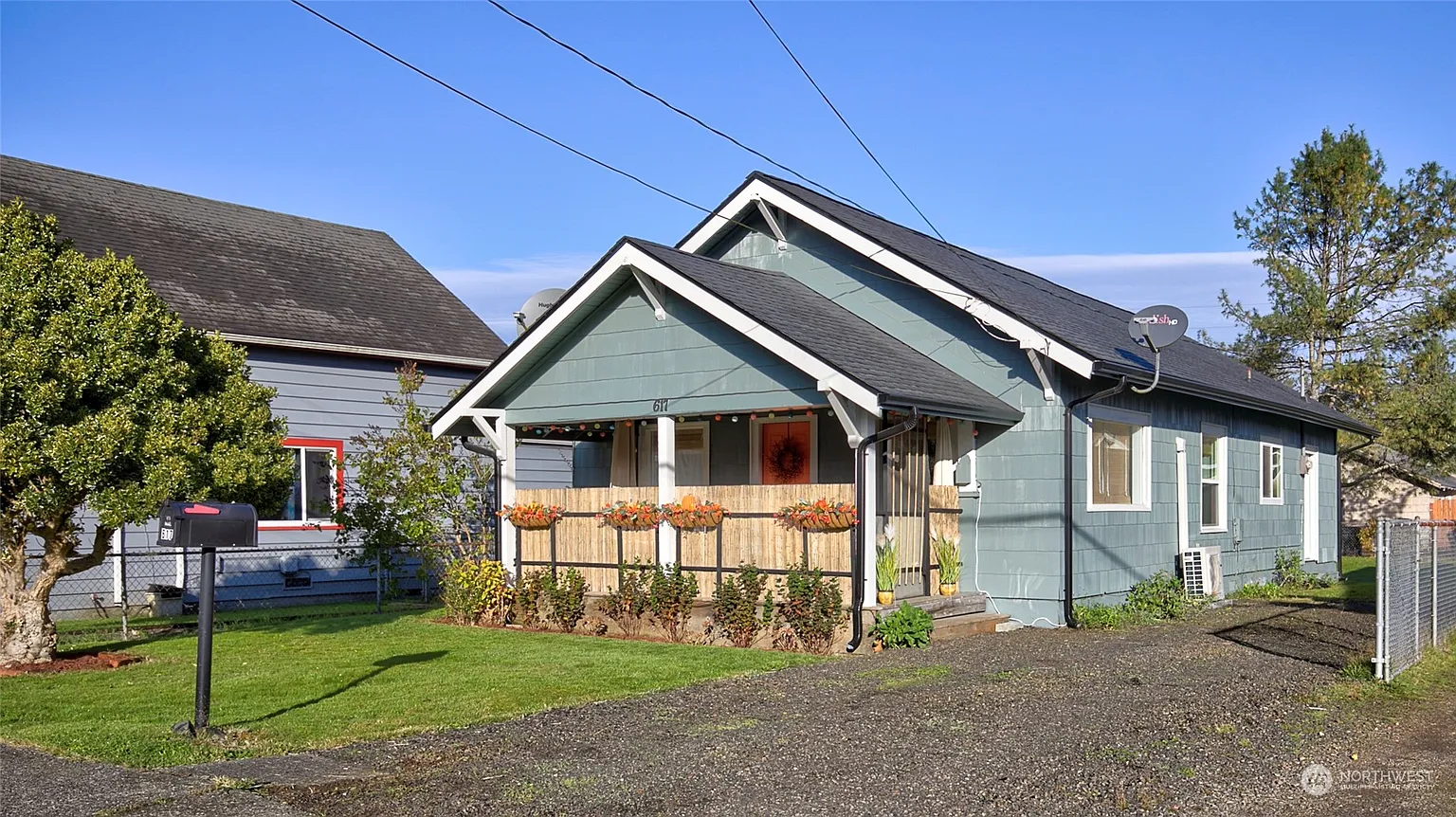 617 Perry Avenue photo 1