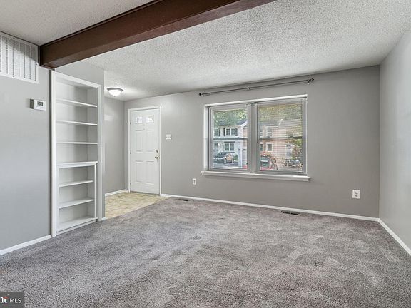 4th image of 8164 Curving Creek Ct