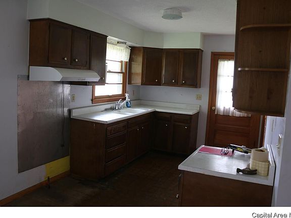 3rd image of 402 E Washington St