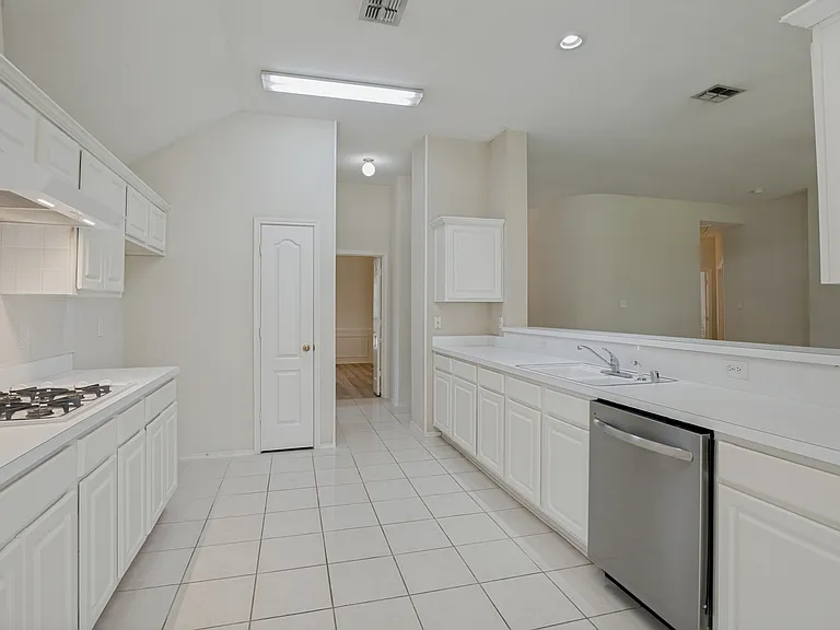 308 Sycamore Dr — Photo 14