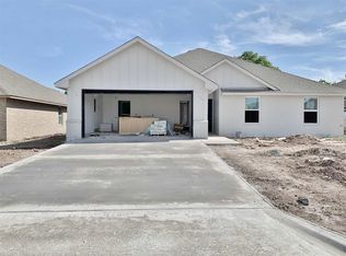 202 NW Elm Ave, Cache, OK 73527