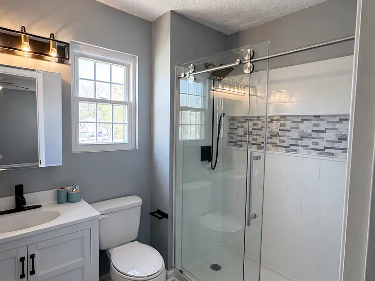 Upper floor - 1st Master bedroom ensuite bathroom with shower