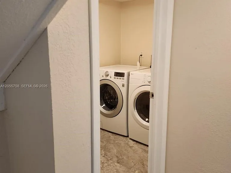 11130 N Lakeview Dr #1 — Photo 32