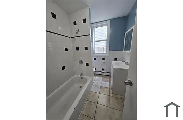 Building Photo - 744 S 15th St #1