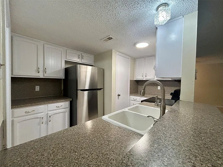 2456 Country Club Dr — Photo 7