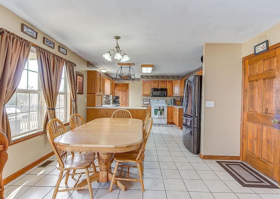 2nd image of 656 Orient Way