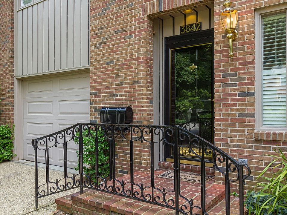 3842 Washington Sq-01