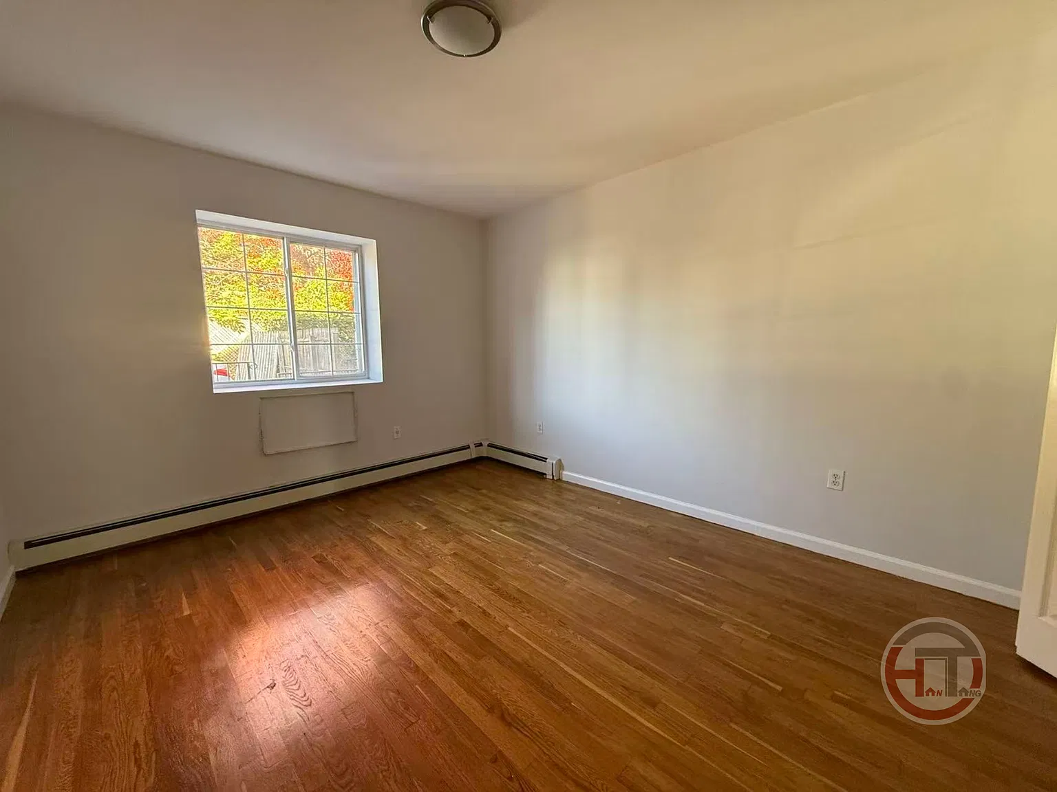 3 bed, 1000 sqft, $2,950 — Photo 3